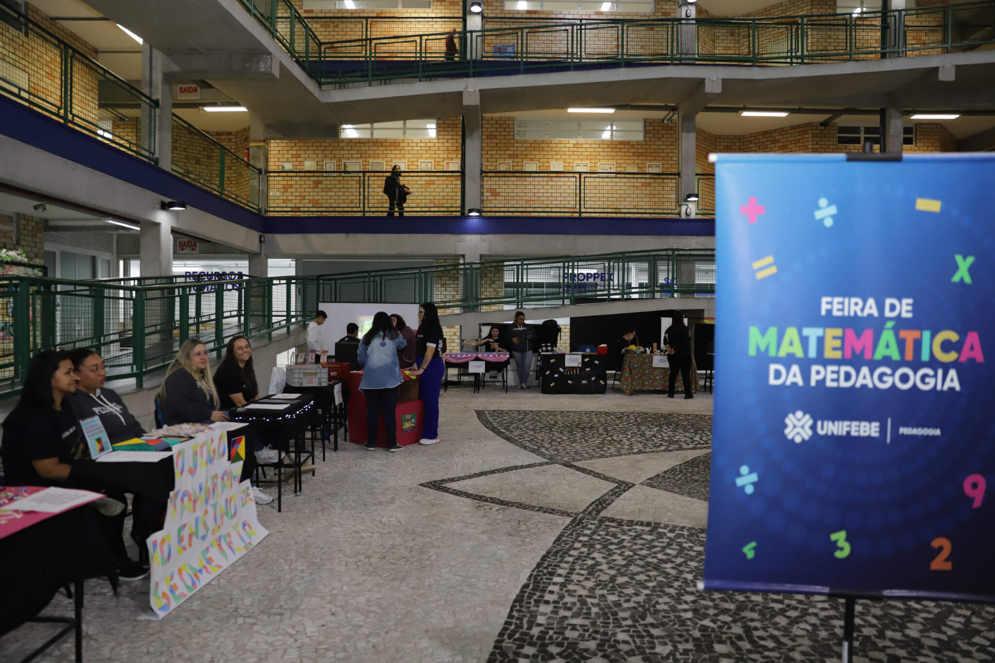 Acadêmicos de Pedagogia da UNIFEBE exploram abordagens alternativas para o ensino da matemática em sala de aula