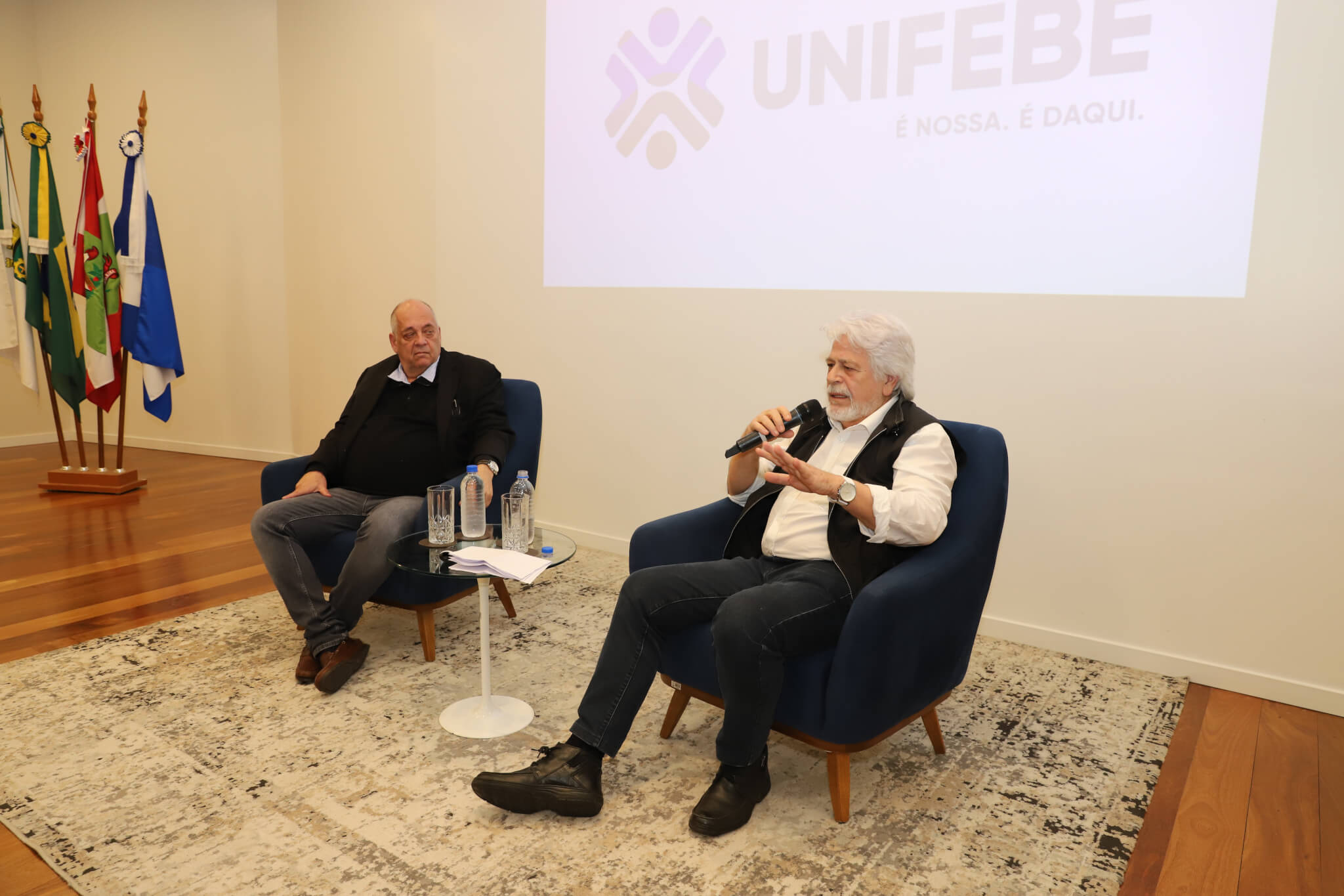 Neto de Oscar Niemeyer e arquiteto colega de trabalho do artista conversam com estudantes de Arquitetura e Urbanismo da UNIFEBE