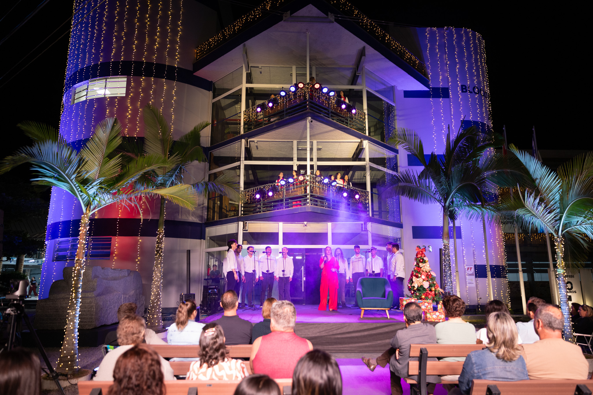 Cantata de Natal reúne grande público na UNIFEBE