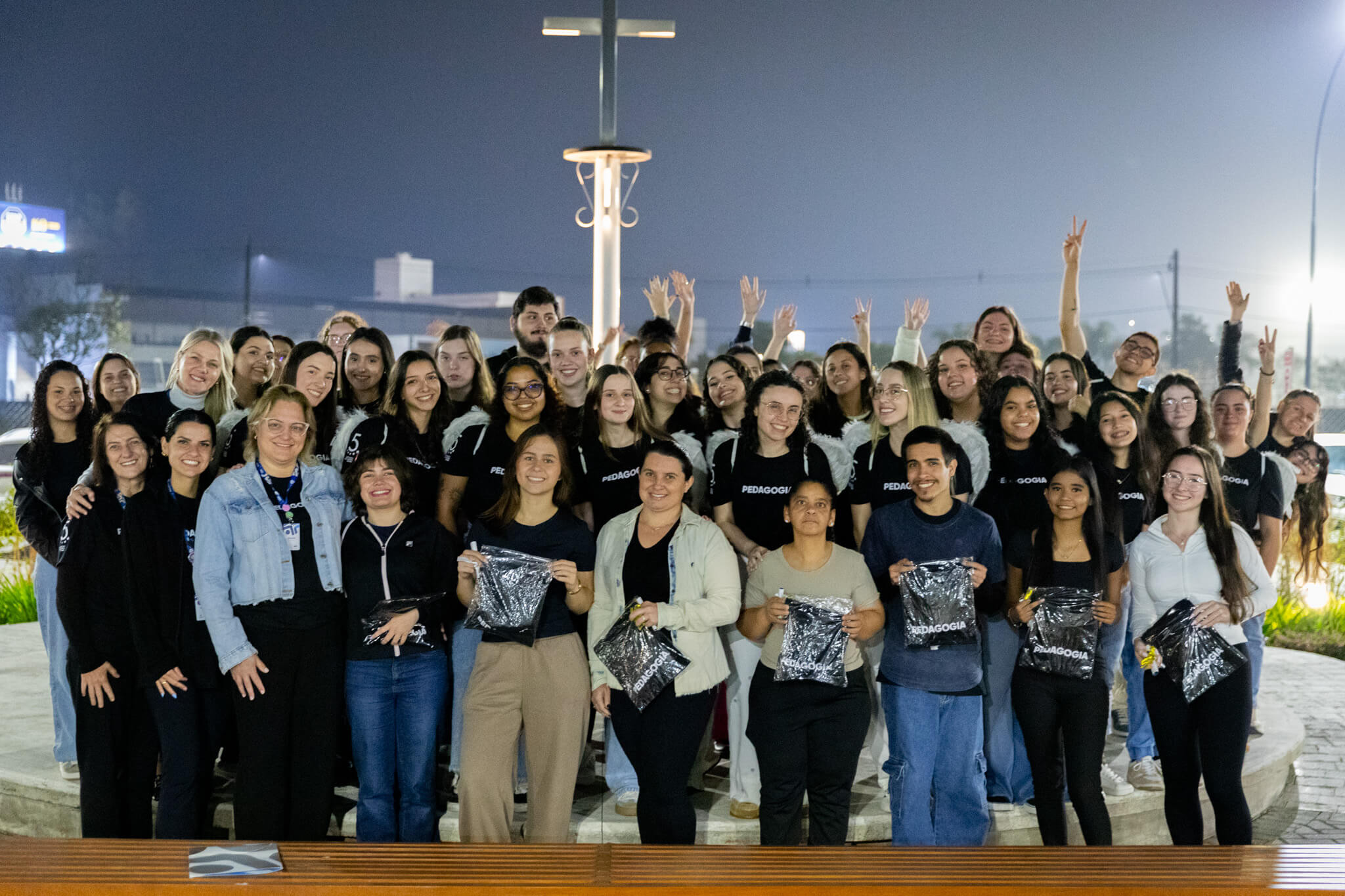 Calouros de Pedagogia são recepcionados com projeto Angel Friend