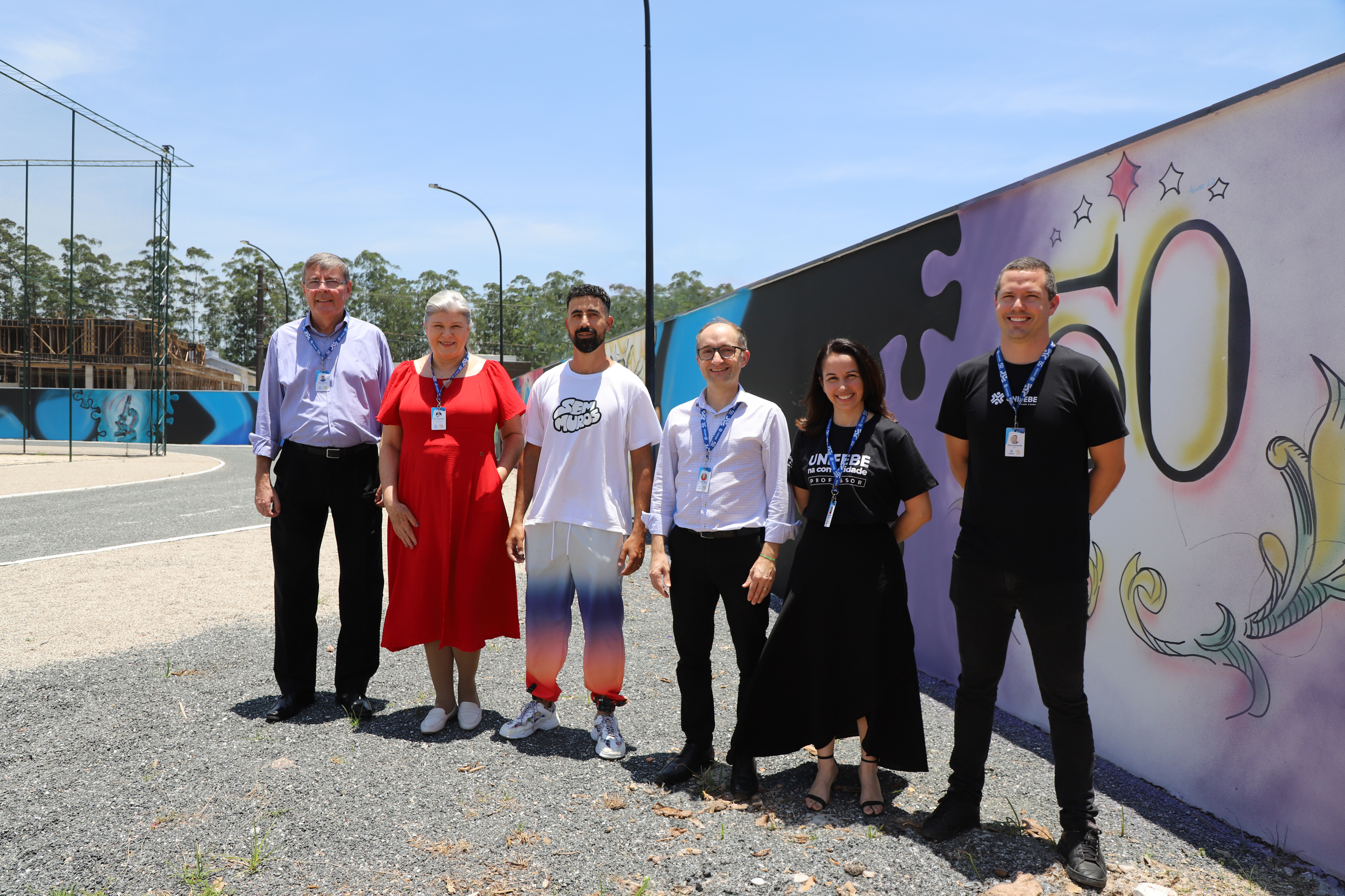 Arte pintada em muro da UNIFEBE retrata os 50 anos de história da instituição