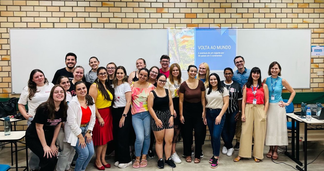 Inglês como Língua Franca é tema de roda de conversa com estudantes da UNIFEBE
