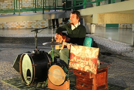 Música no intervalo anima noite de terça-feira
