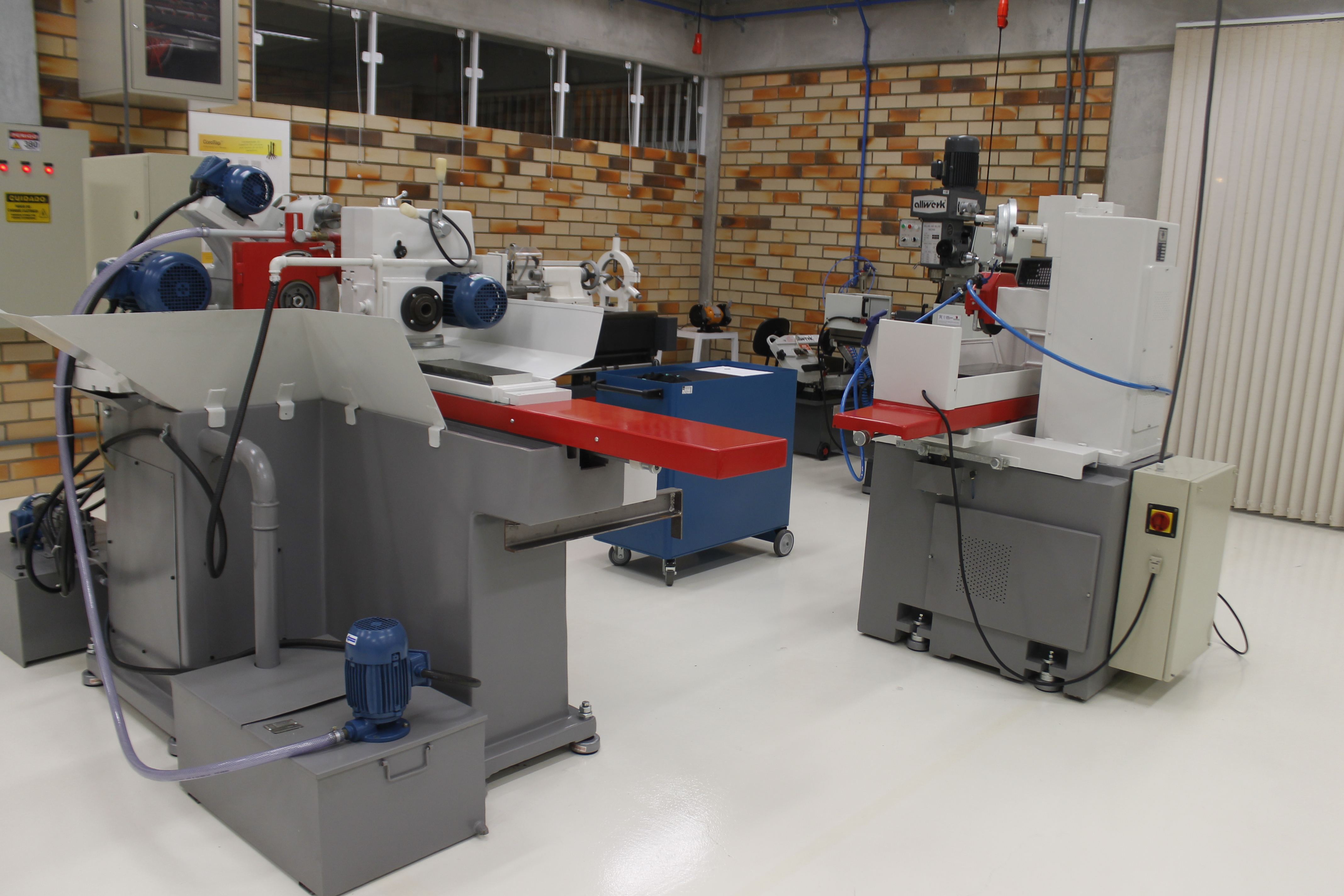 Centro de tecnologia da UNIFEBE ganha máquinas de acabamento de produtos
