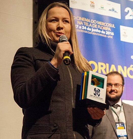 Professora de Roma conversa com estudantes de Design de Moda da UNIFEBE sobre o uso das tecnologias digitais e da Inteligência Artificial na indústria fashion