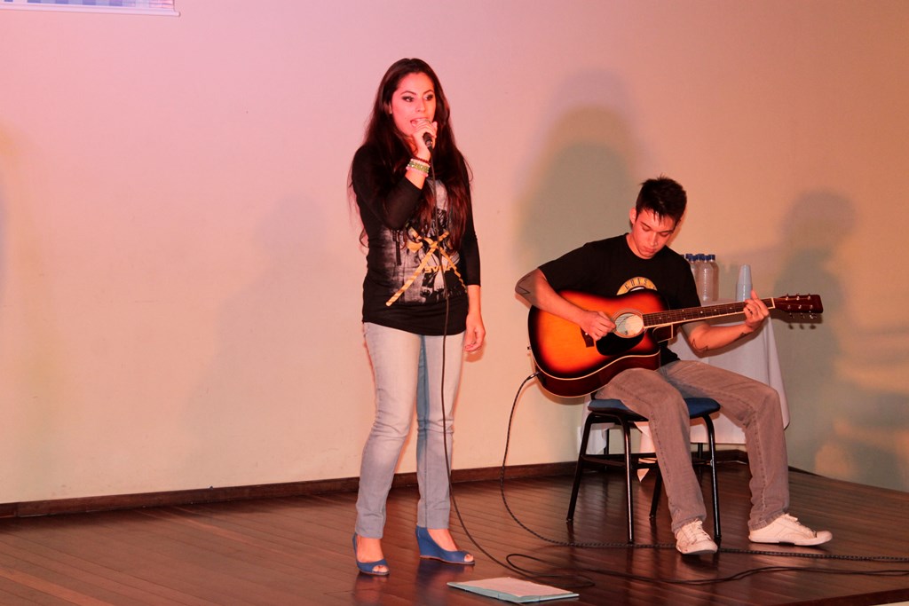 Mostra de Talentos UNIFEBE encanta público com apresentações musicais