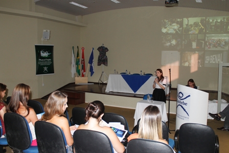 Evento discute processo de pesquisa e instalações de moda