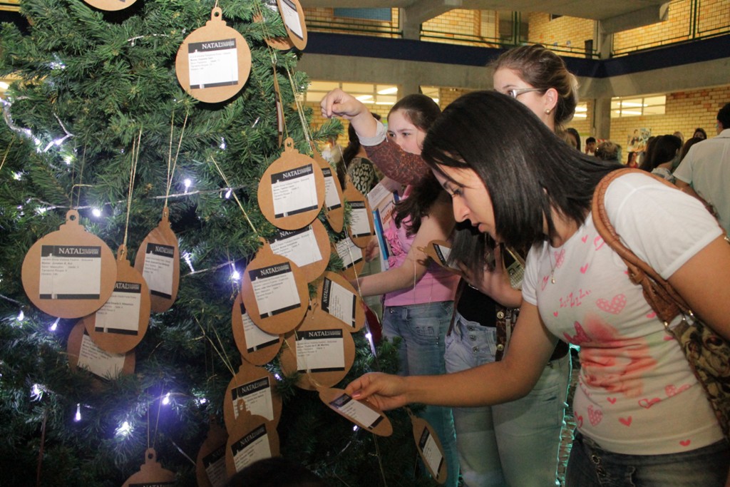 Crianças carentes ainda podem ser adotadas no Natal Solidário da UNIFEBE