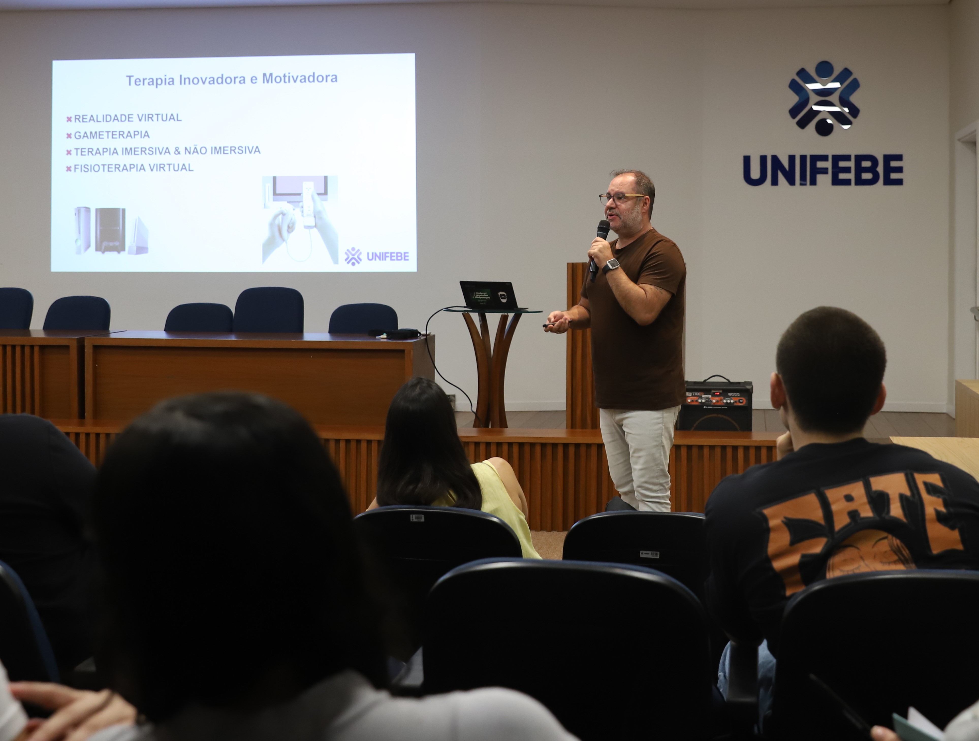 Palestra sobre gameterapia reforça tendência inovadora do Curso de Fisioterapia da UNIFEBE