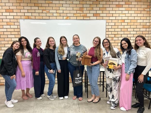 Em roda de conversa, acadêmicos da UNIFEBE debatem princípios de sustentabilidade na tomada de decisões