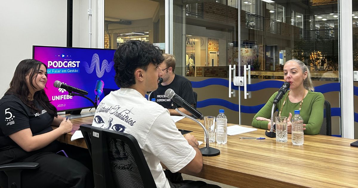 Podcast dos cursos de Gestão da UNIFEBE aproxima acadêmicos de profissionais da área