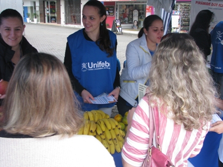 Ação na Praça mostra importância da alimentação saudável