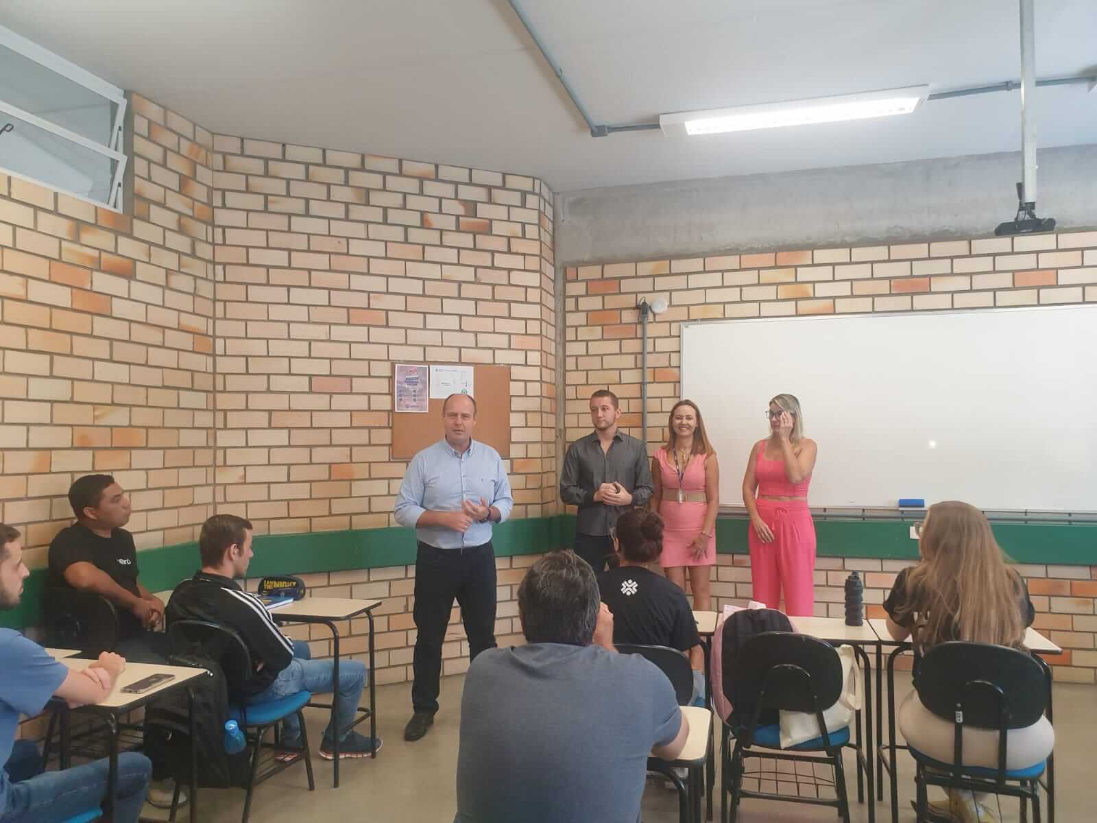 Presidente da Aacrimesc palestra aos acadêmicos de Direito da UNIFEBE