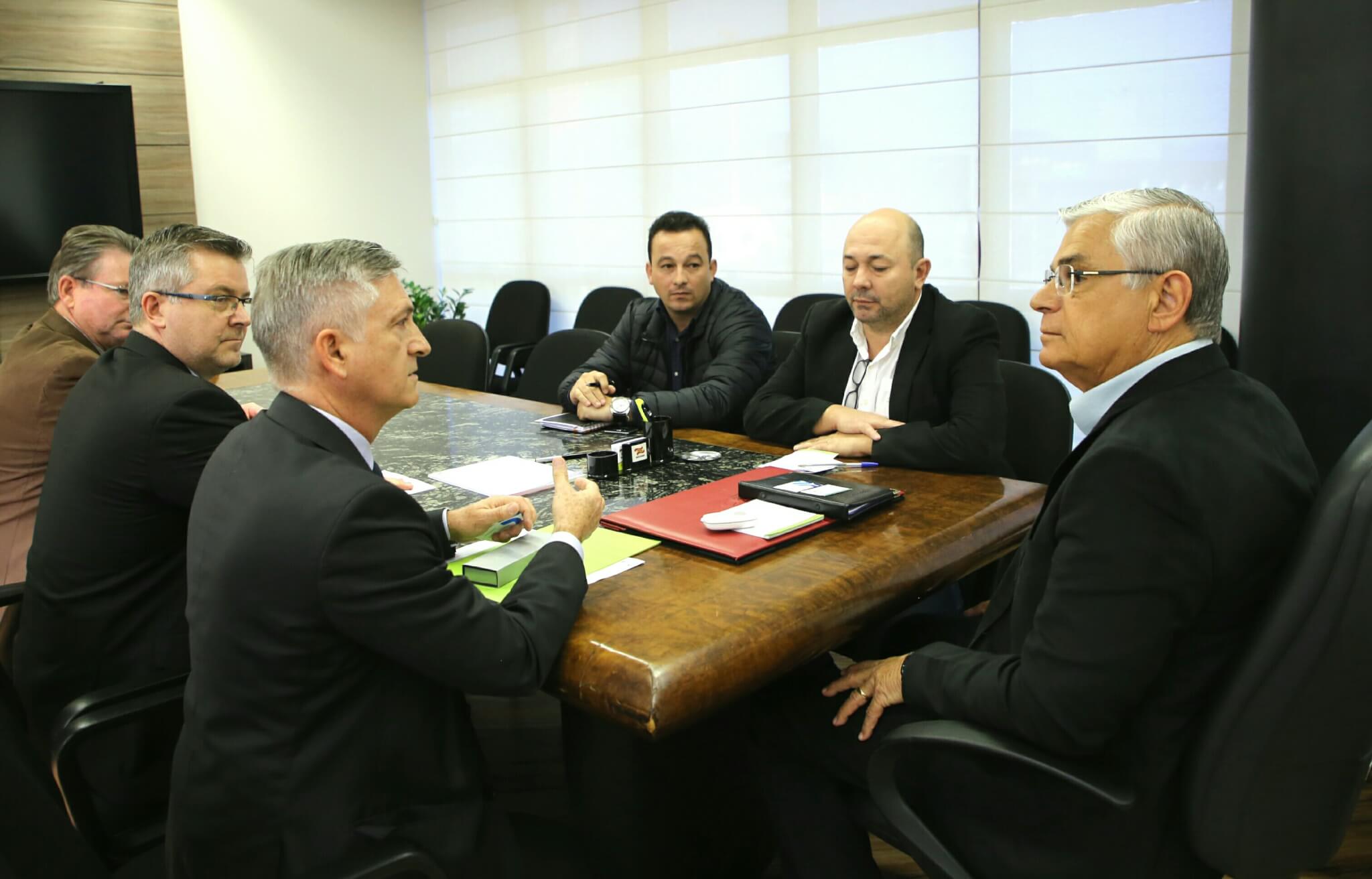 Presidente da Acafe visita o governador de Santa Catarina