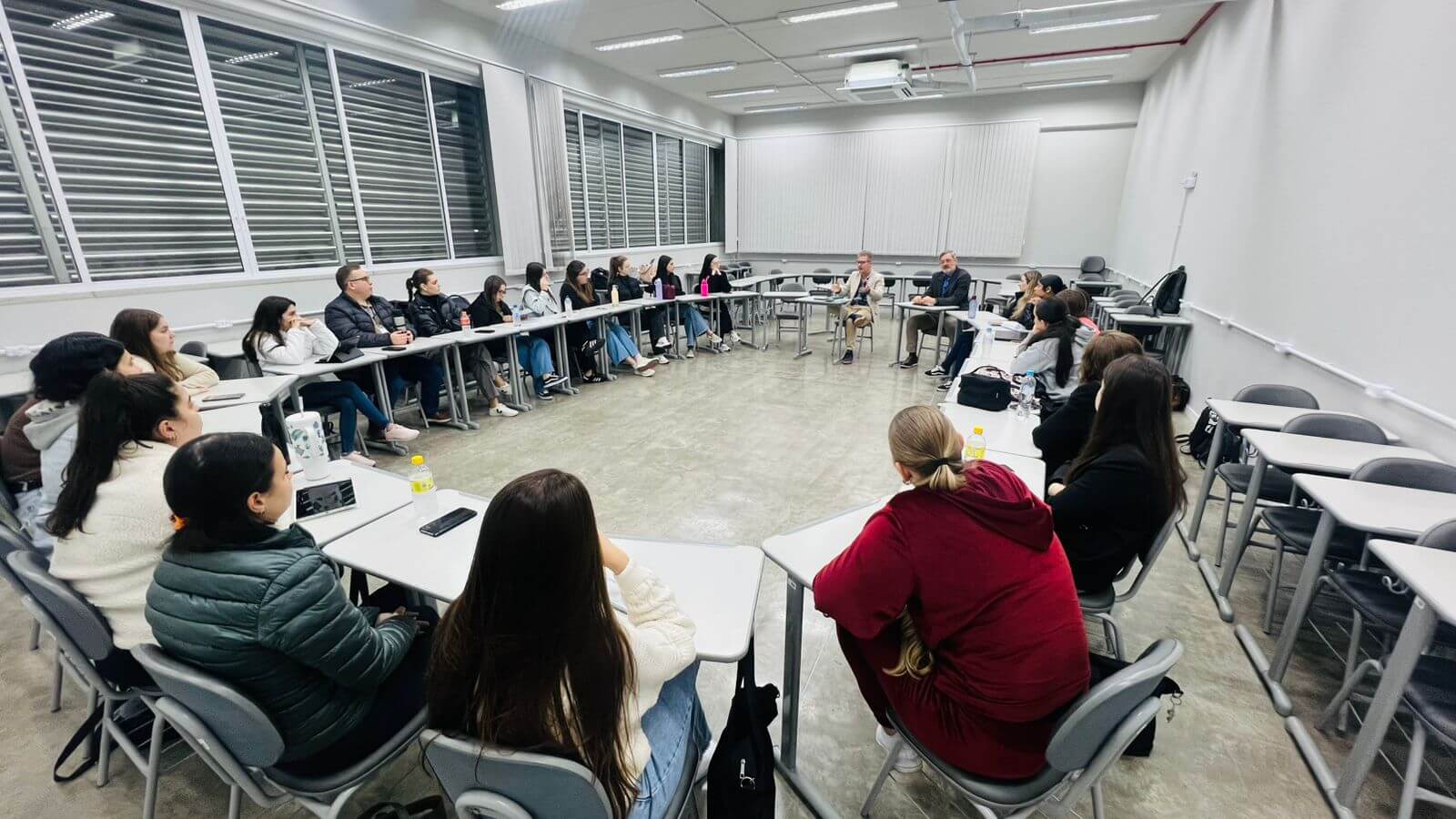 Curso de Fisioterapia da UNIFEBE recebe professores da UDESC para aula aberta