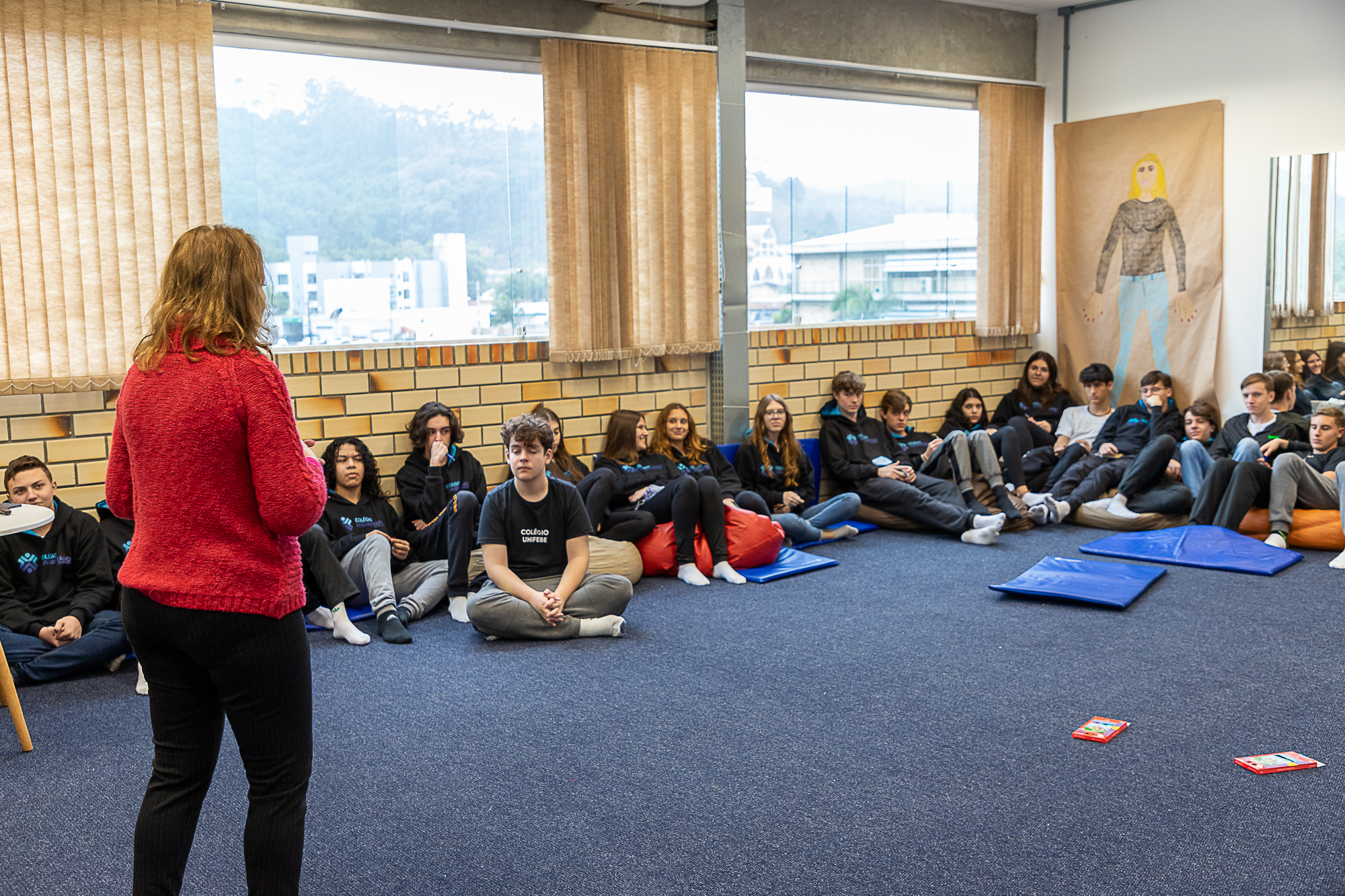 Projeto do Colégio UNIFEBE conscientiza alunos sobre questões relacionadas à adolescência