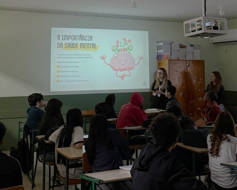 Psicologia UNIFEBE realiza ações de conscientização sobre saúde mental em escolas