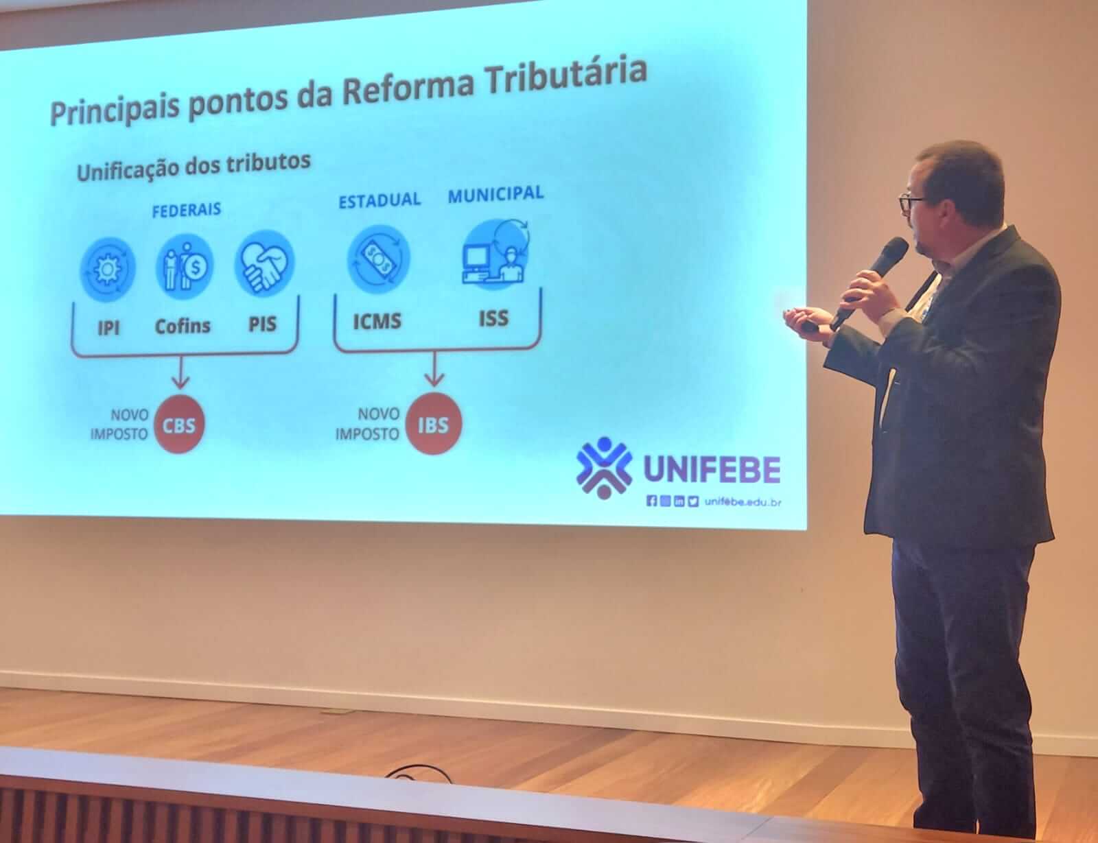 Reforma tributária é foco de atividade conjunta entre acadêmicos de Direito e Ciências Contábeis