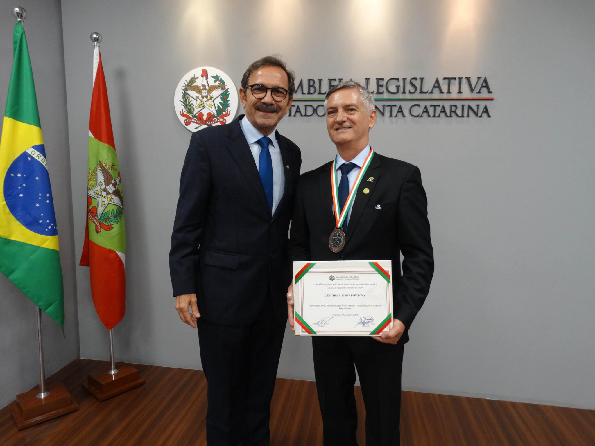 Reitor da UNIFEBE é homenageado pela Assembleia Legislativa de Santa Catarina