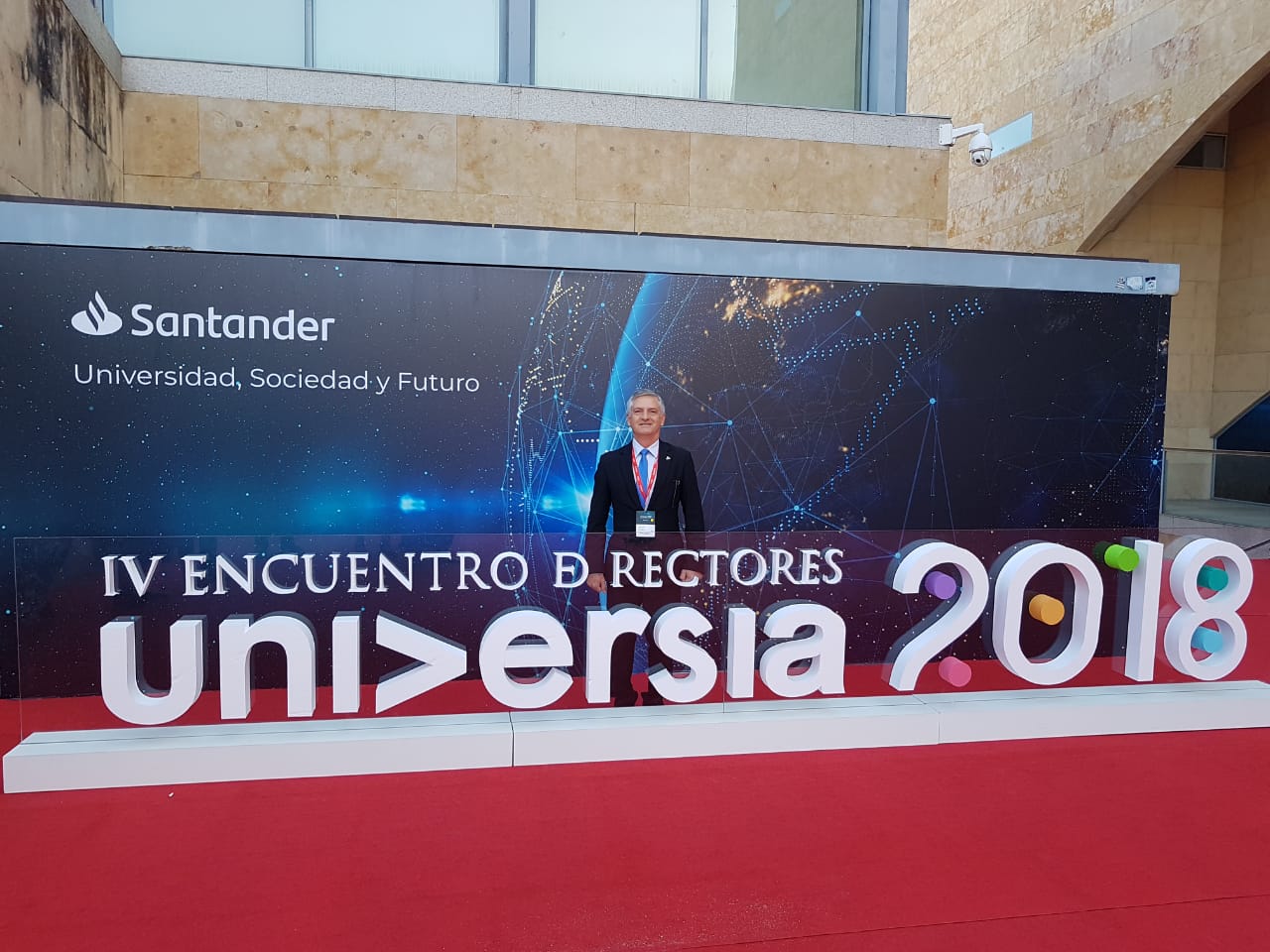 Reitor participa de evento internacional