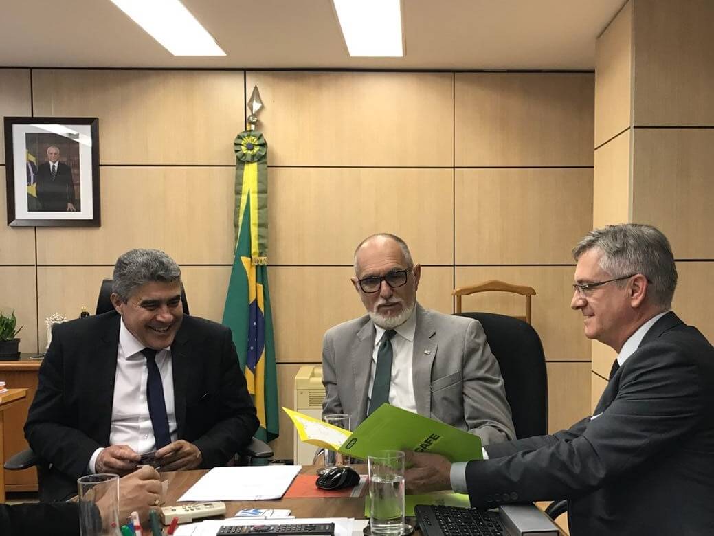 Reitor participa de reunião no MEC