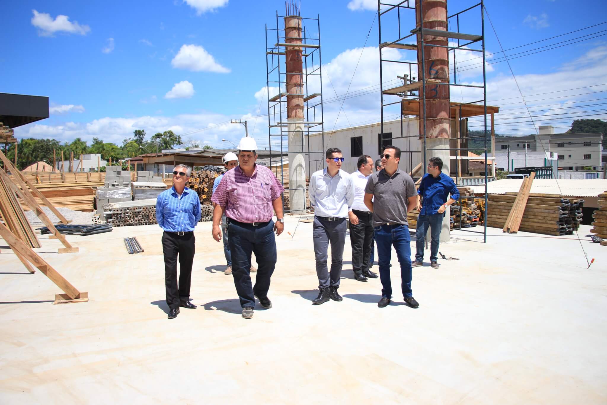 Reitor visita obra do Centro de Inovação de Brusque