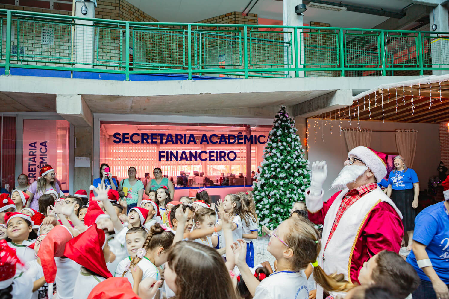 Retomada presencial do Natal Solidário UNIFEBE presenteia mais de 500 crianças