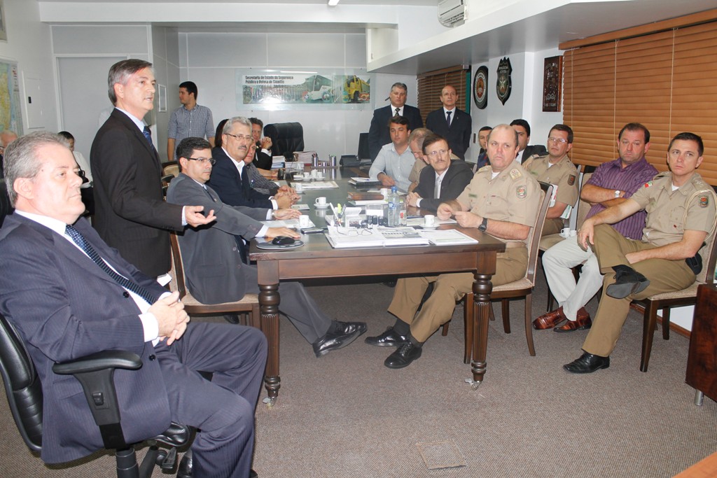 Reitor participa de reunião com Secretário de Segurança