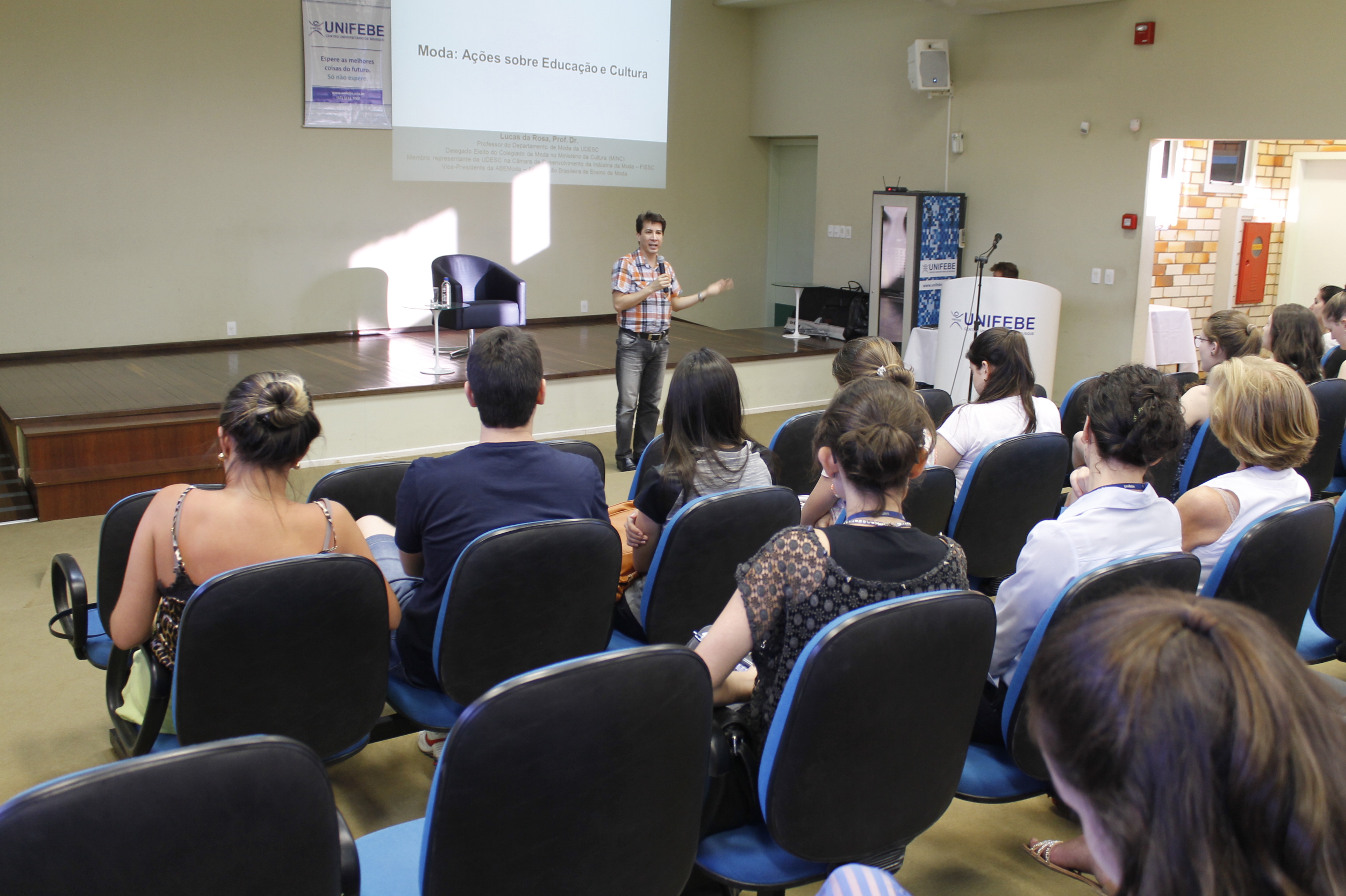 XIV Semana Acadêmica de Design de Moda aborda cultura e educação