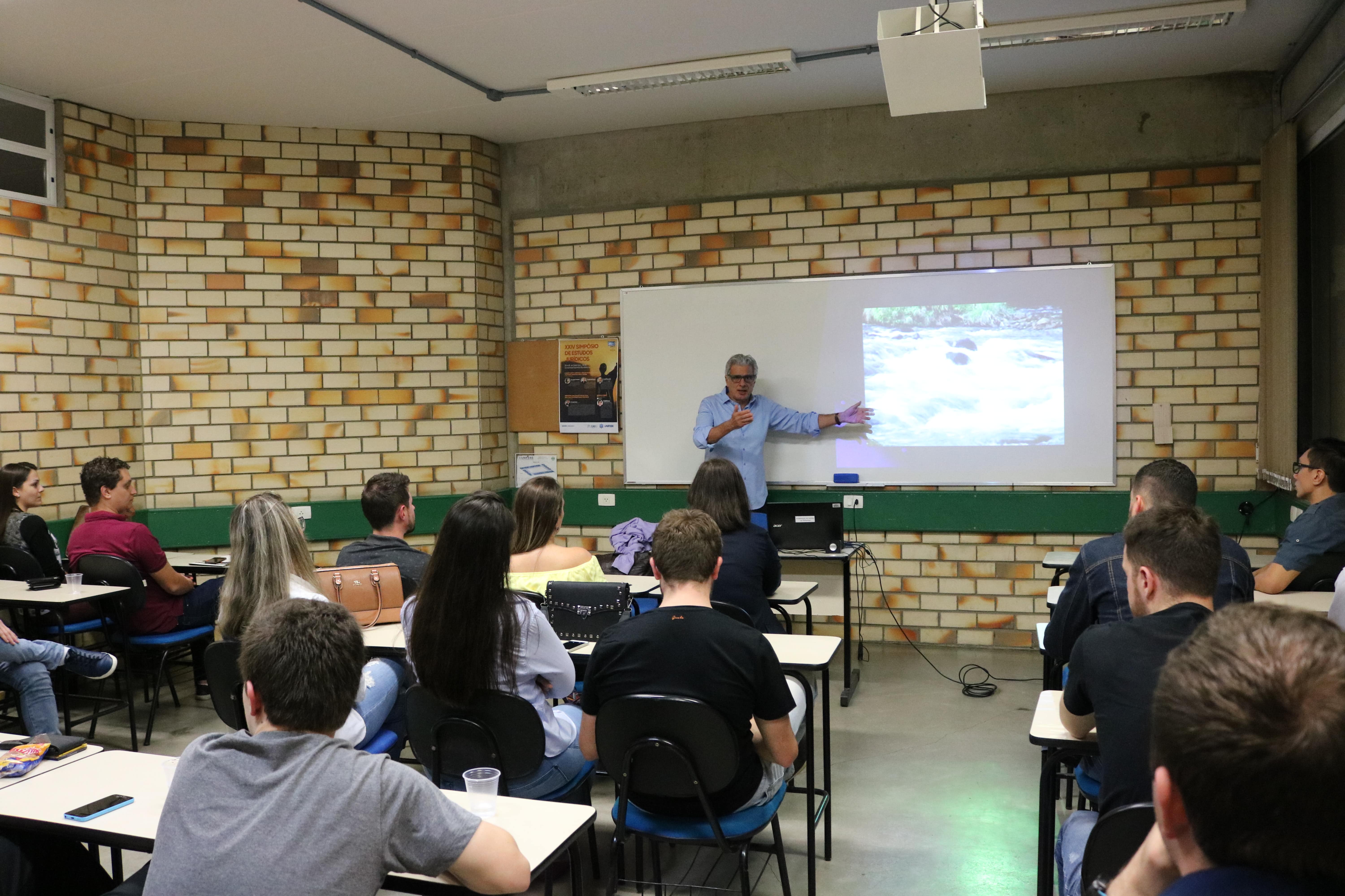 Seminário da UNIFEBE destaca práticas de Marketing e Empreendedorismo