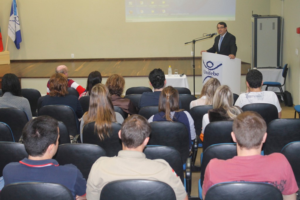 Palestra sobre alterações do CPP encerra Simpósio Jurídico