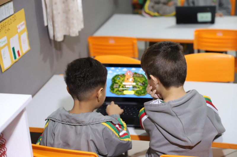 Acadêmicos de Sistemas de Informação aplicam jogo educativo em sala de aula