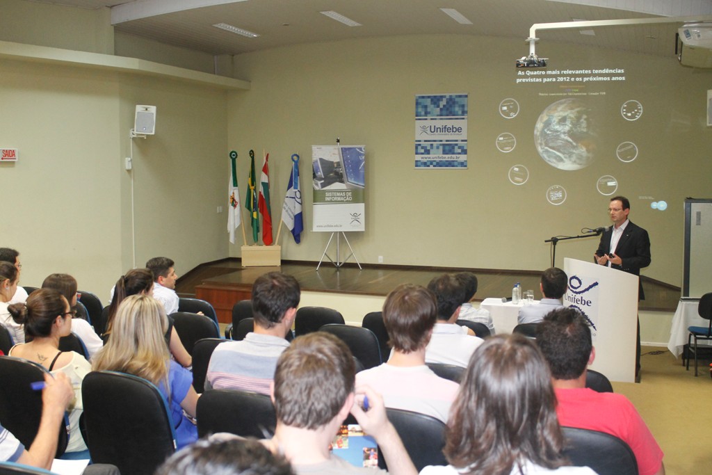 Tendências na área de tecnologia da informação é tema de palestra na UNIFEBE