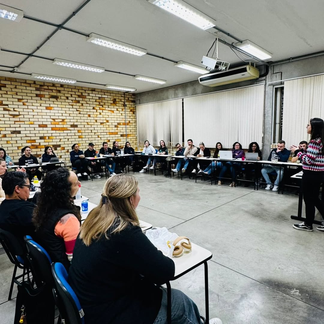 Palestra aborda colaboração entre professores para atuação com estudantes com TEA