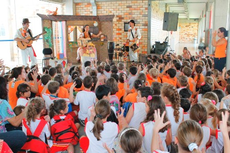 Espetáculo Tabuleiro de Ritmos diverte público