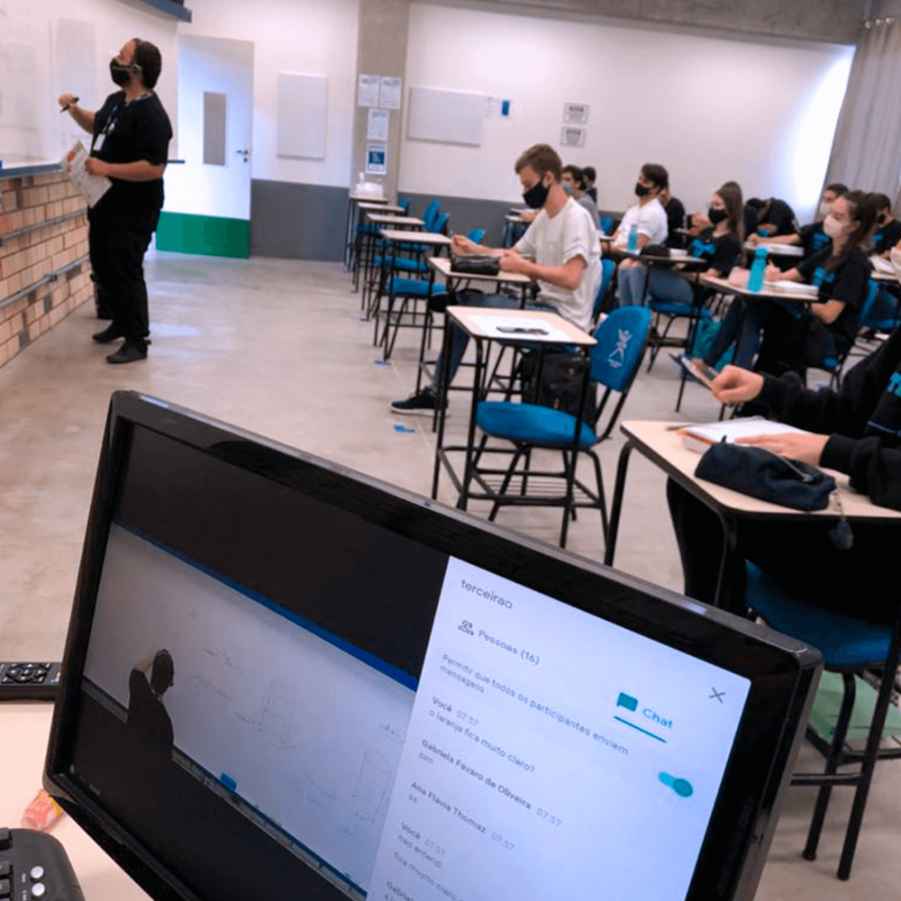 Tecnologia adquirida pela UNIFEBE permite realizar aulas presenciais e virtuais simultaneamente