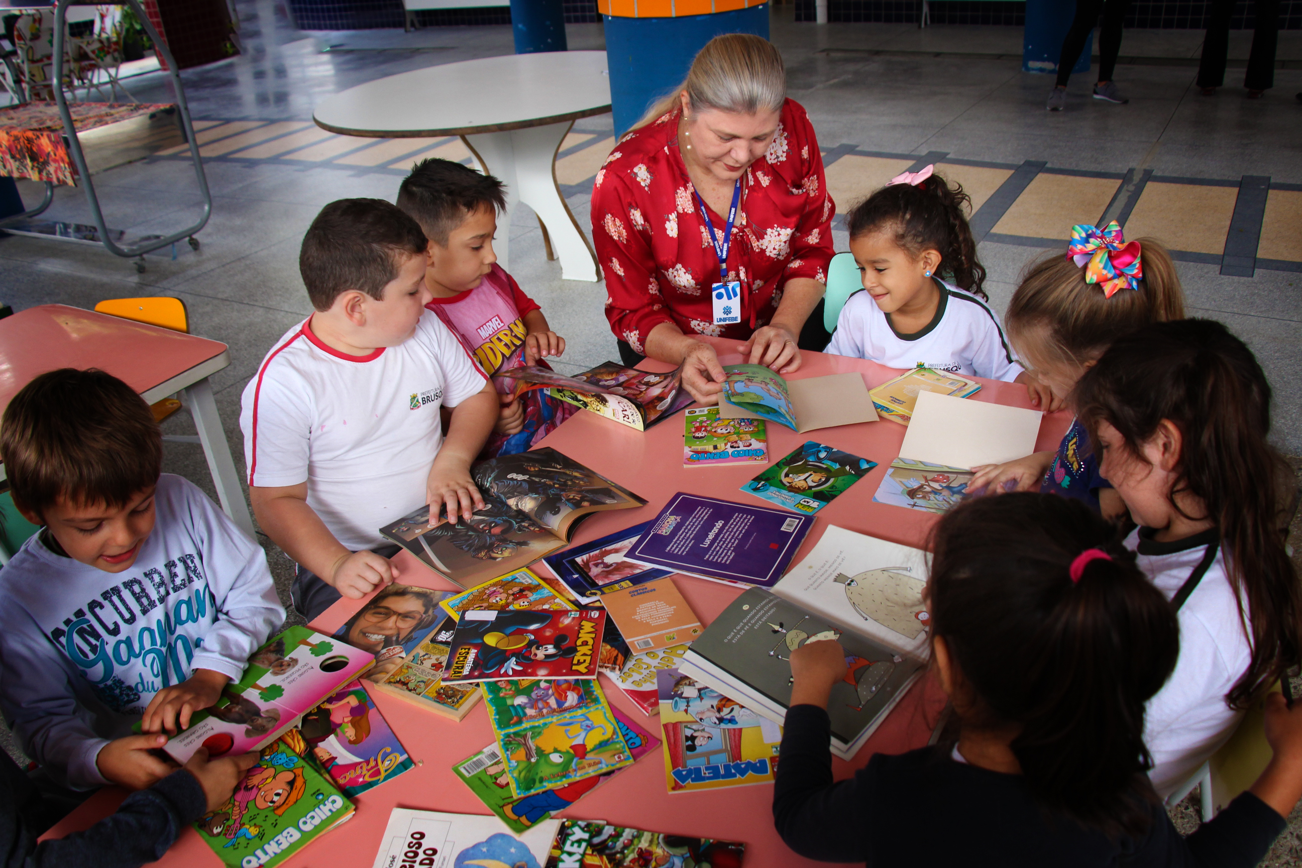 UNIFEBE entrega livros para o Centro de Educação Infantil Clara Maria Furtado