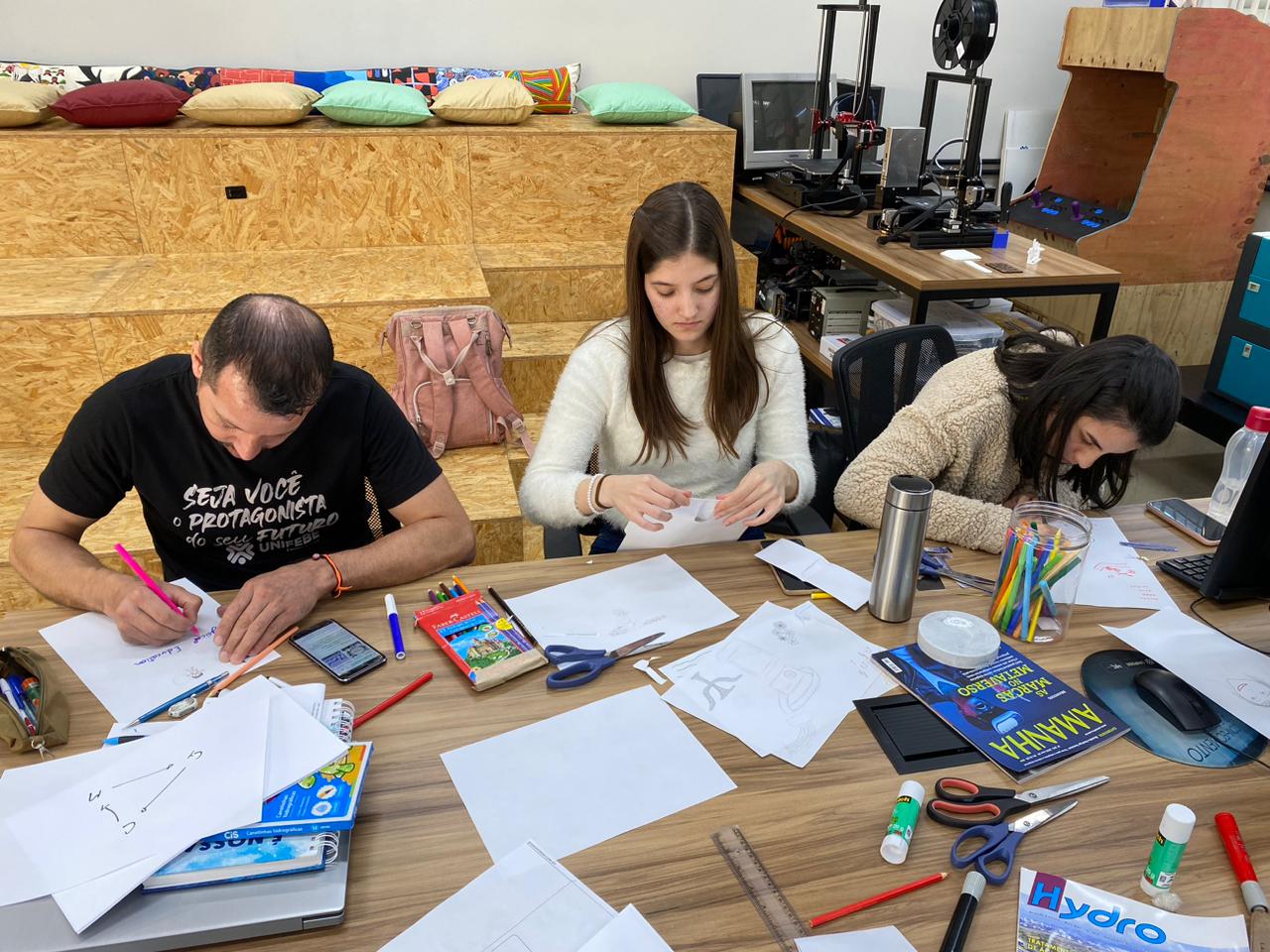 UNIFEBE Idiomas aborda processo criativo em seu 1º workshop