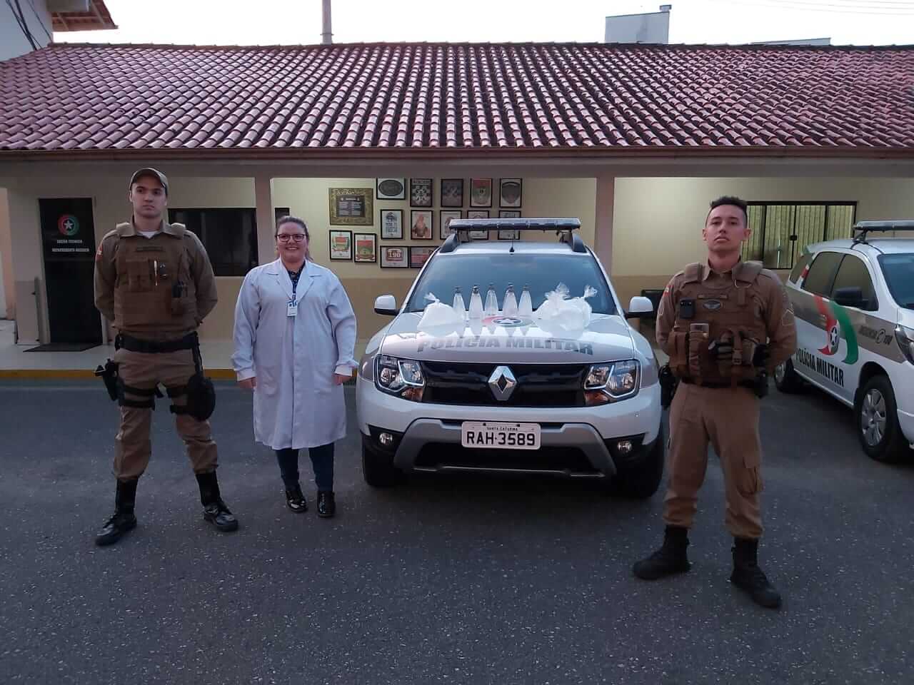 UNIFEBE produz álcool em gel e doa para a Polícia Militar de Brusque
