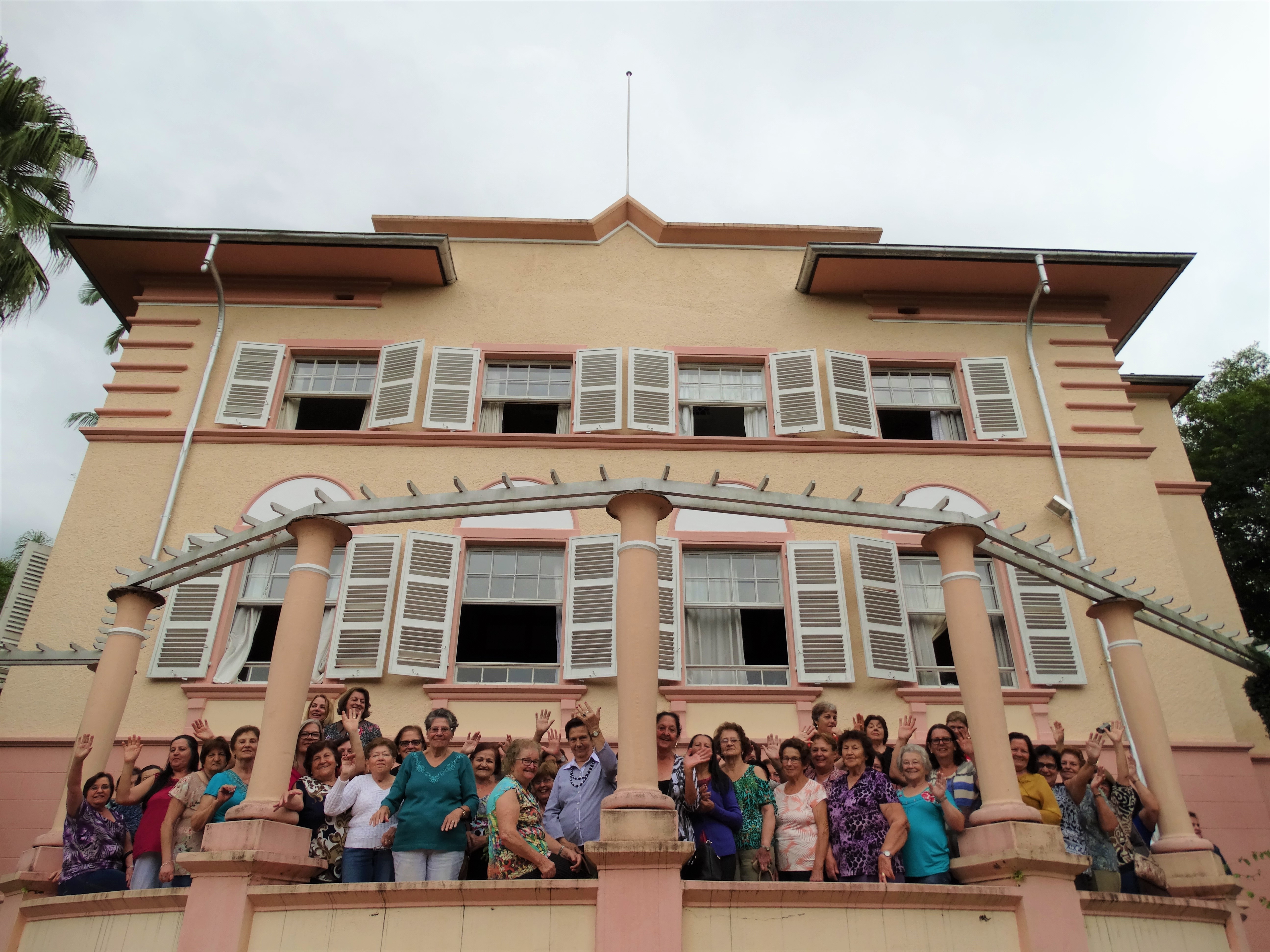 UNIFEBE promove tarde de lazer a grupo de idosas na Villa Renaux