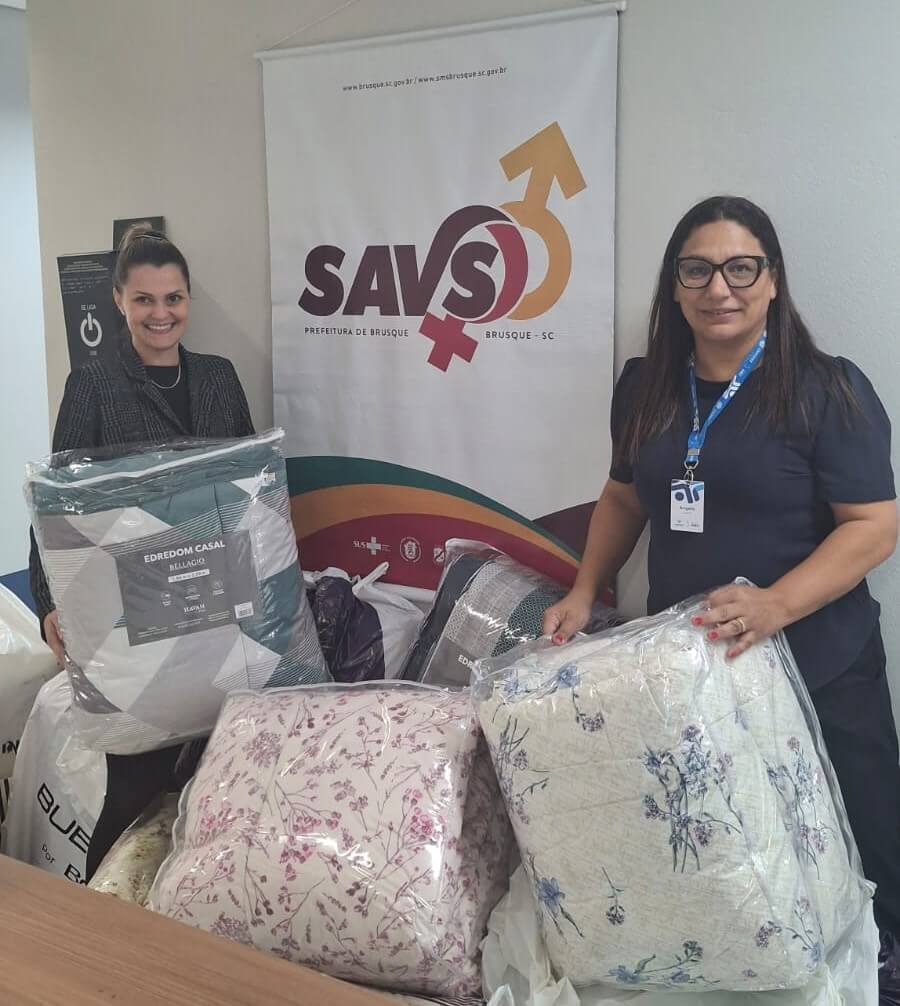 UNIFEBE realiza entrega de brinquedos e cobertas arrecadados em campanhas