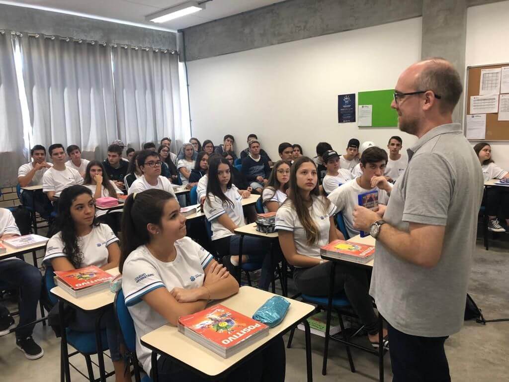 Universo dos Jogos Digitais é apresentado aos alunos do Colégio Universitário de Brusque