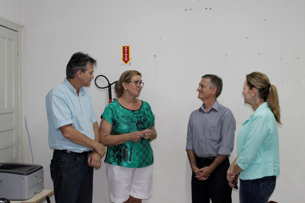 Reitor realiza visita de cortesia na Escola Augusta Dutra de Souza