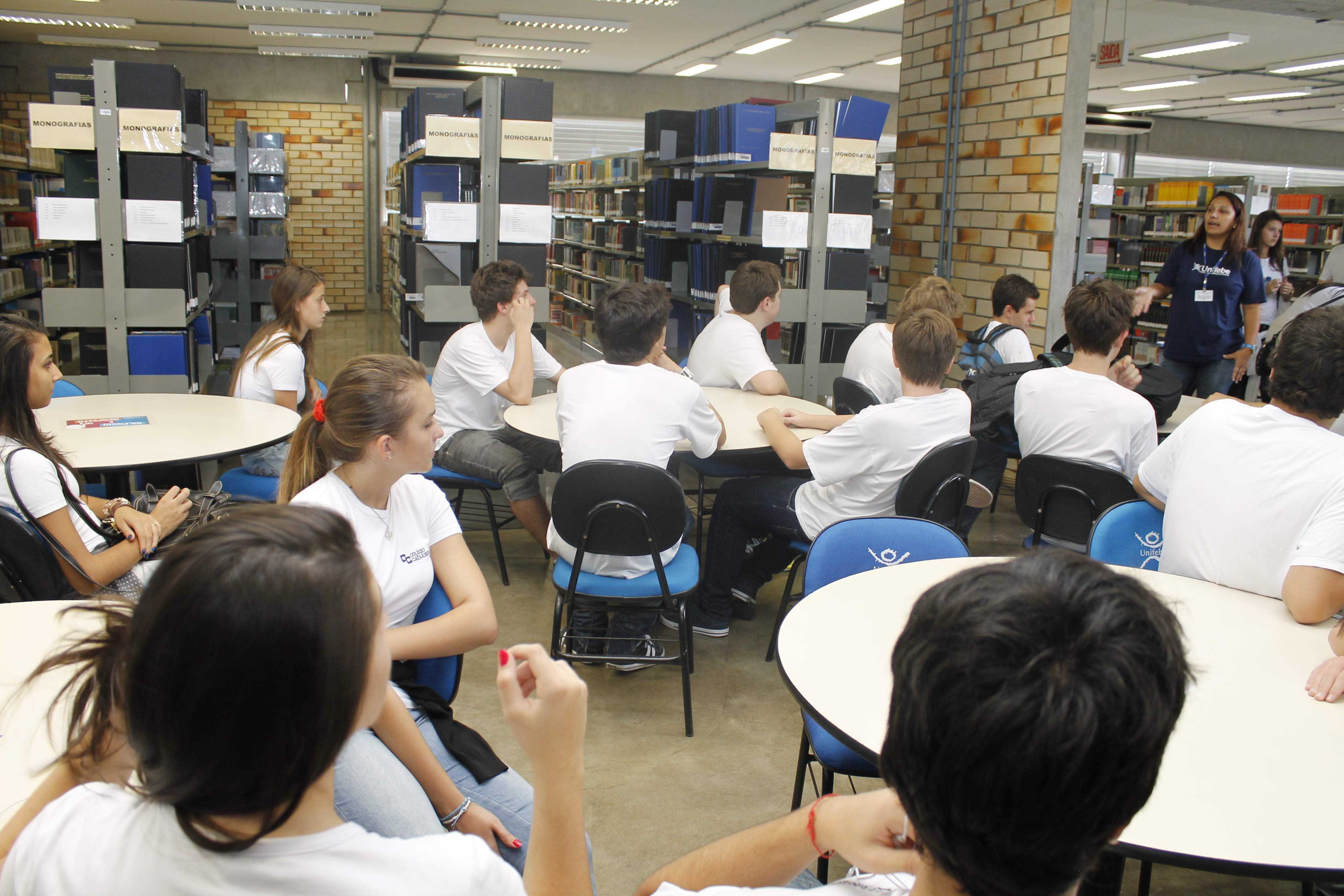 Colégio Catarinense visita UNIFEBE