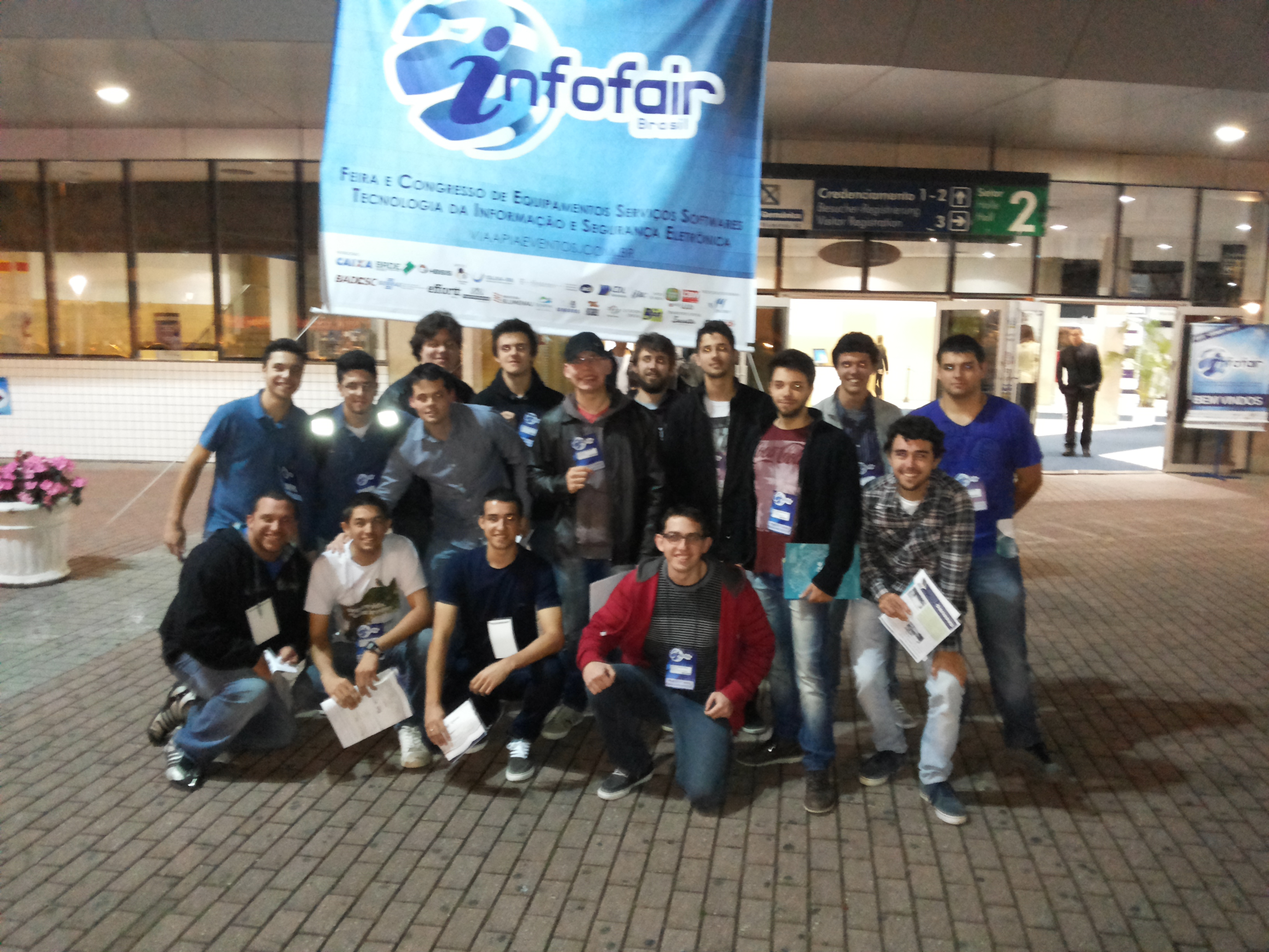 Estudantes de Sistemas de Informação visitam 1ª INFOFAIR Brasil