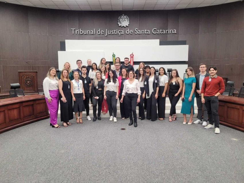 Acadêmicos de Direito visitam Justiça Federal, Assembleia Legislativa e Tribunal de Justiça de Santa Catarina