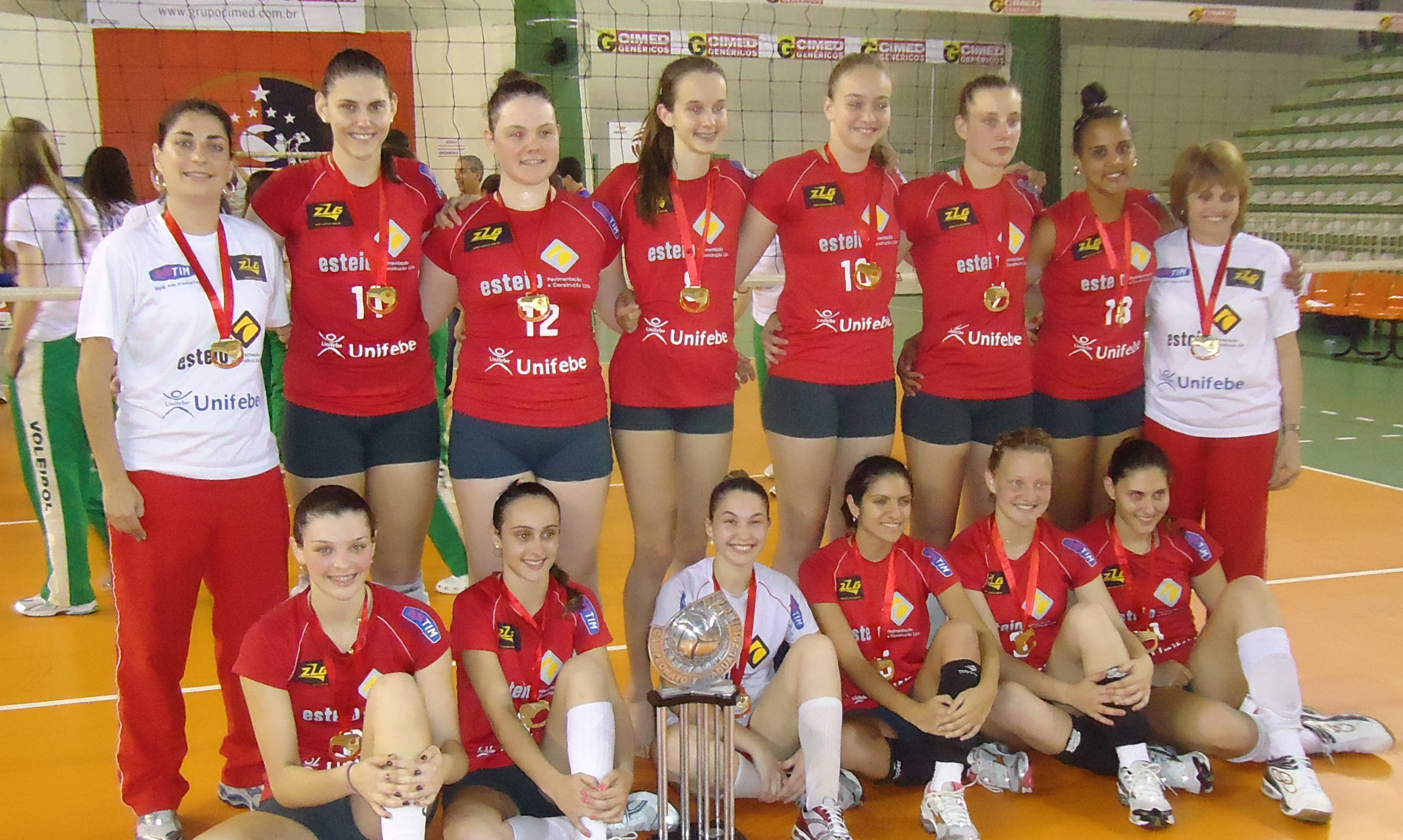Equipe de vôlei patrocinada pela Unifebe ganha campeonato