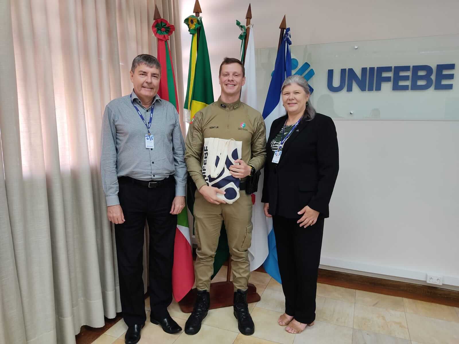 Comandante da Polícia Militar de Brusque visita a UNIFEBE