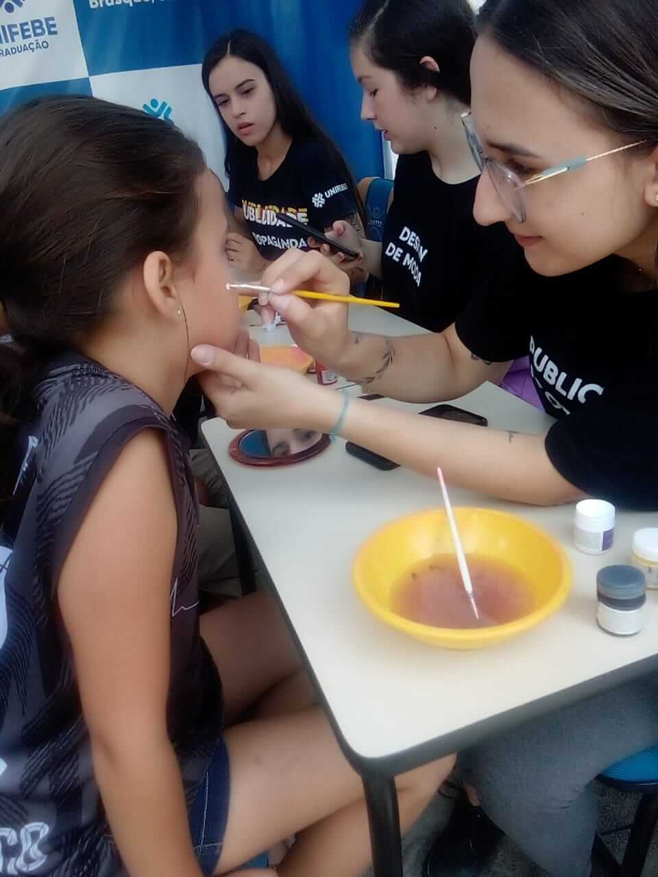 Projeto UNIFEBE No Lazer promove atividades recreativas na Associação de Moradores do bairro Rio Branco