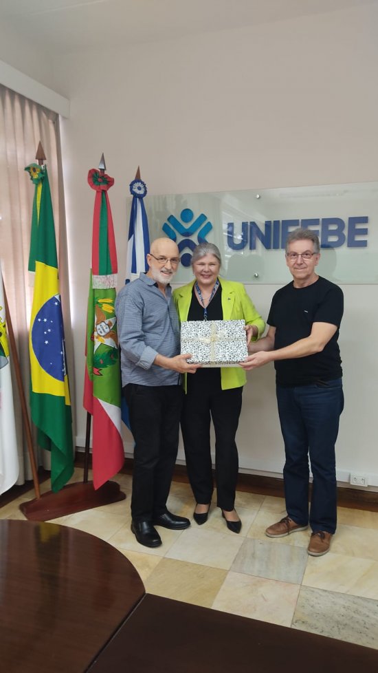 Itens históricos do Maestro Aldo Krieger são doados para o Centro de Memória UNIFEBE